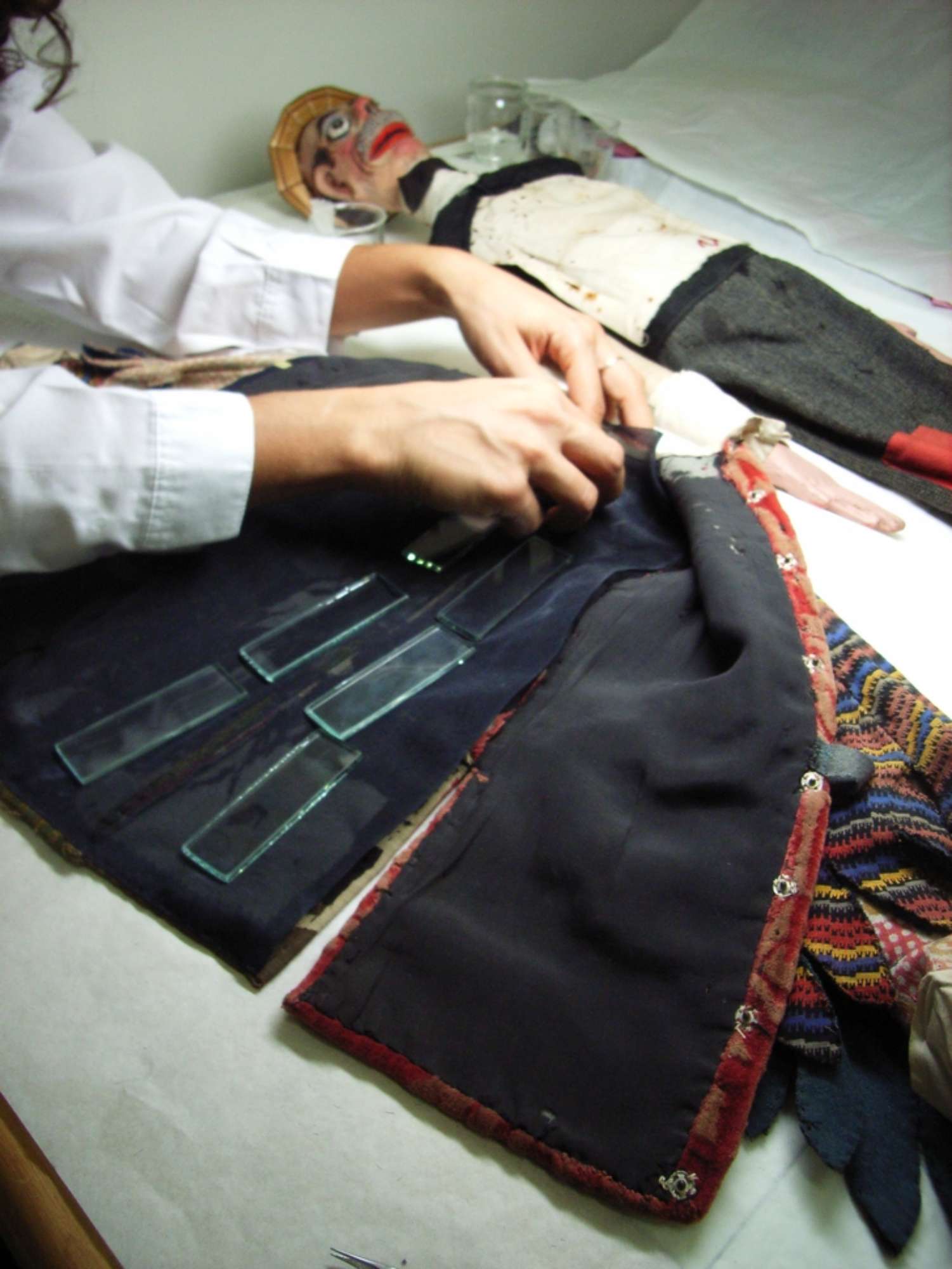 Interno giacca durante il restauro